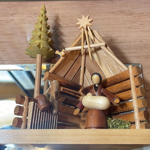 Nativity Scene: Vintage Handmade Wood by S. Sitarsky and J. Fedorowicz of Poland - Picture 4 of 7